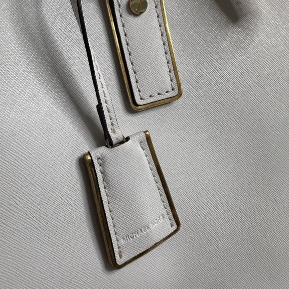 Michael Kors Hamilton Large White Saffiano Leather Tote - Picture 4 of 16